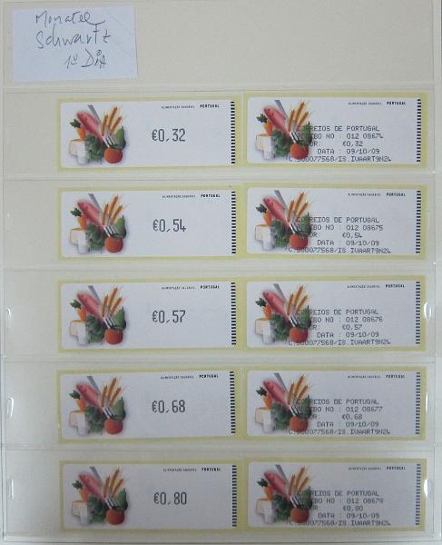 0265 (336).jpg -     Lote:    265      Colecção Especializada - Etiquetas      Lotes Especiais       Descrição:      1981/2010 &mdash; Etiquetas.   Coleção composta por 12 álbuns com etiquetas desde percursoras e Framas até 2010, com provas, erros, FDC's, etiquetas novas e usadas, sobrescritos circulados, variedades de impressão e papéis. Importante estudo. Lote a ver.        Lote ETQ       Valor Base:     &euro; 3000,00     Valor Venda:     &euro;      